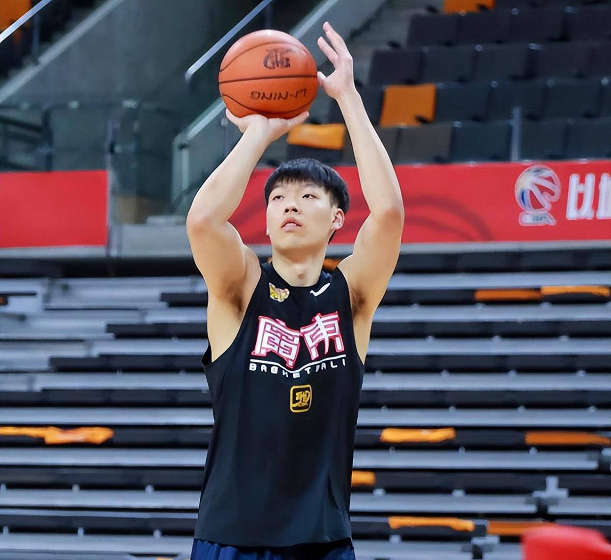 四川男篮赴广东队,争取季后赛资格 四川男篮赴广东队,争取季后赛资格